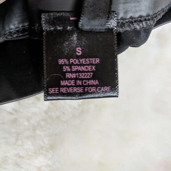 Faux Leather look high waisted swing skirt black small baddie aesthetic - Picture 6 of 7